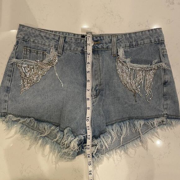 RHINESTONE Fringe Pocket Detail Light Wash Denim Raw Edge Shorts Size L - Picture 6 of 9